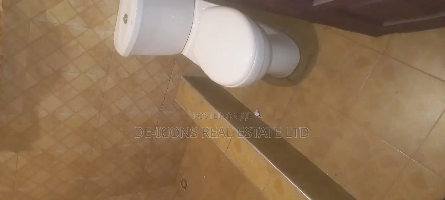 2bdrm Duplex in De-Icons Real Estate, Awutu Senya East Municipal