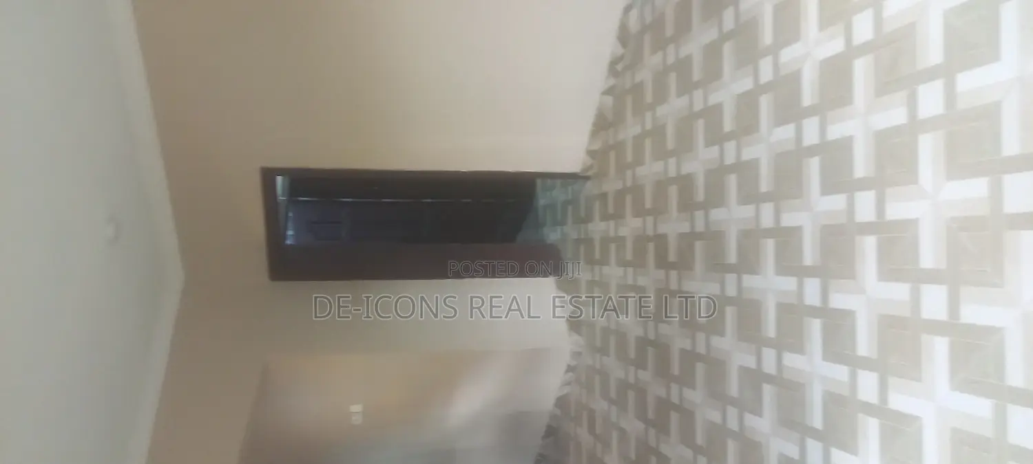 2bdrm Duplex in De-Icons Real Estate, Awutu Senya East Municipal