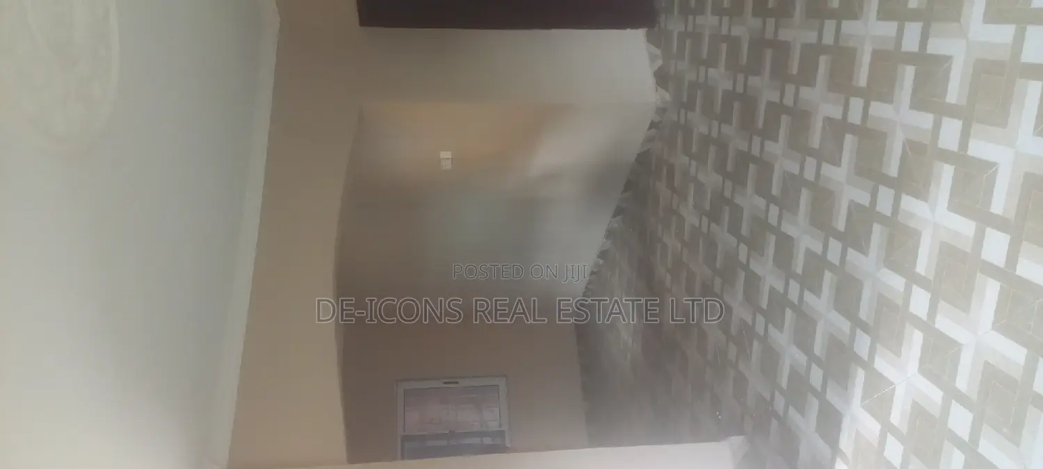 2bdrm Duplex in De-Icons Real Estate, Awutu Senya East Municipal