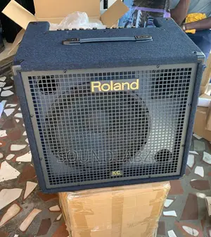 Roland Kc-550 4-channel 180-watt 1x15" Keyboard Combo