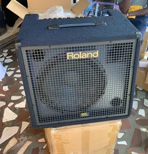 Roland Kc-550 4-channel 180-watt 1x15" Keyboard Combo
