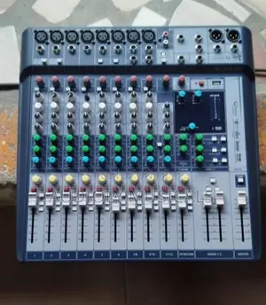 Soundcraft Signature 12 Mixer With Effects
