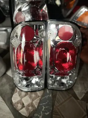 Toyota Tacoma 04 Taillight Speck Type