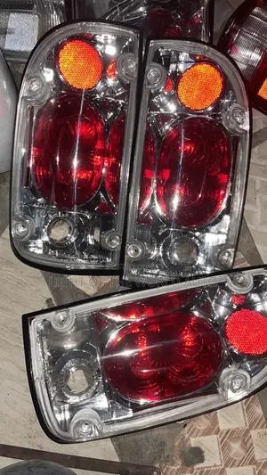 Toyota Tacoma 04 Taillight Speck Type