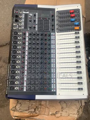 Yamaha Kv120 12channel Powered Mixer