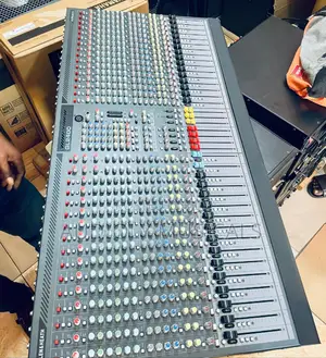 Allen Heath Gl2400-24 24-Input, Analog Mixing Console