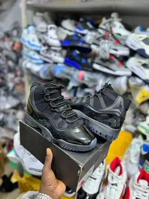 Air Jordan 11 Cap and Gown