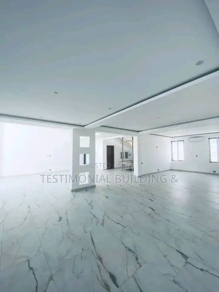 8bdrm House in Testimonial Building, Adjiriganor for sale