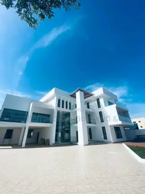 8bdrm House in Testimonial Building, Adjiriganor for sale
