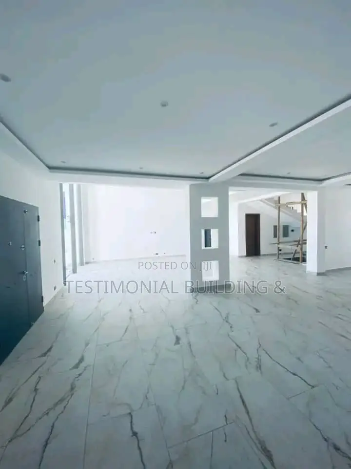 8bdrm House in Testimonial Building, Adjiriganor for sale