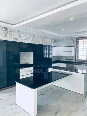 8bdrm House in Testimonial Building, Adjiriganor for sale