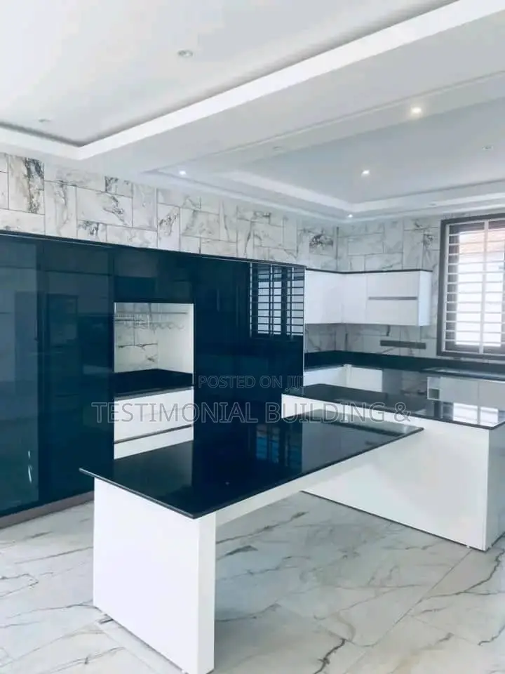 8bdrm House in Testimonial Building, Adjiriganor for sale