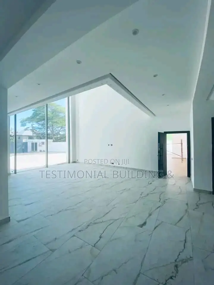 8bdrm House in Testimonial Building, Adjiriganor for sale