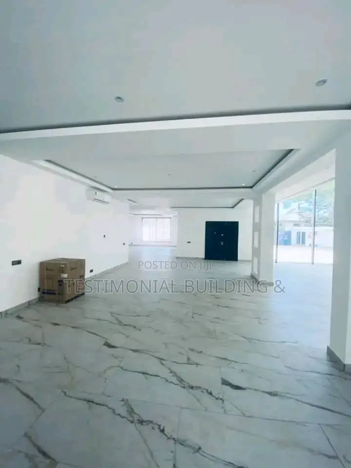8bdrm House in Testimonial Building, Adjiriganor for sale