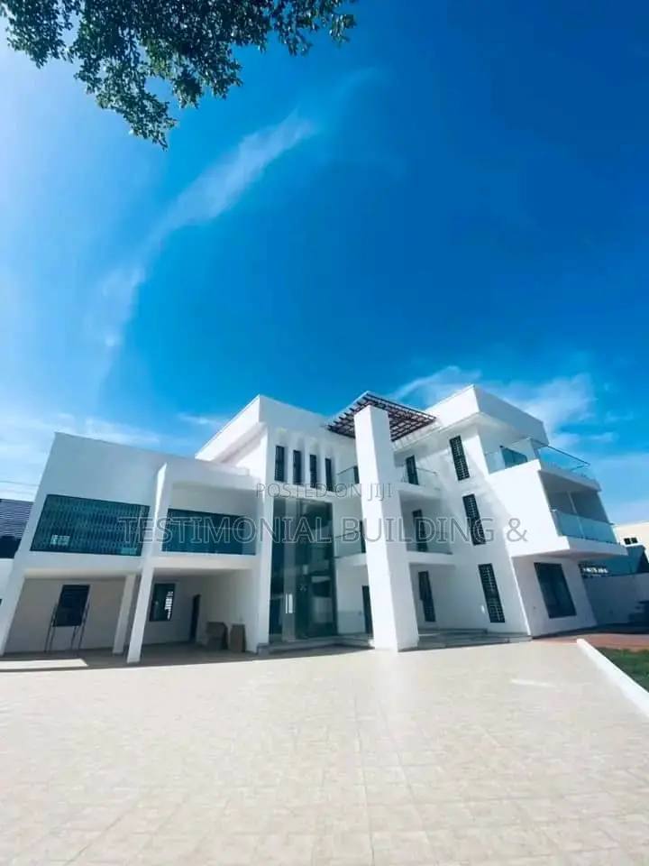 8bdrm House in Testimonial Building, Adjiriganor for sale