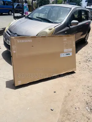 Slim Design Samsung 55”Cu7000 UHD Smart Glossy