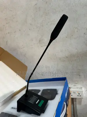 Shure 4in1 Wireless Conference Microphone