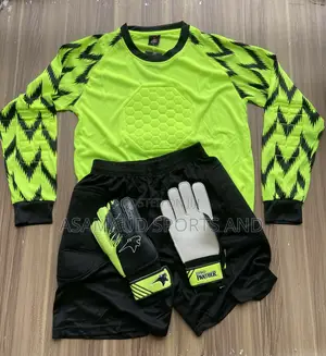 Original Goalkeeper Set Available at Cool Price