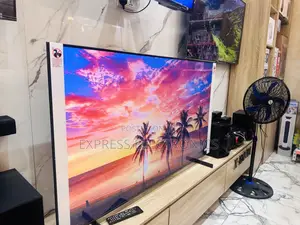 Sleek Slim Uhd 85”Qled Samsung 85q60 Tv.