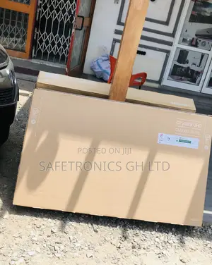 Led 43 Inches Glossy Samsung Cu70 Electric Black Tv