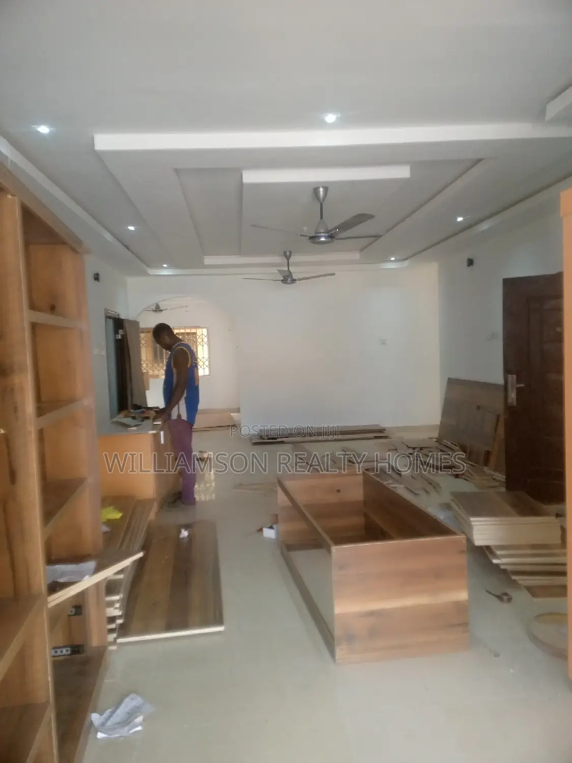 6bdrm House in Community 20 Estate, Spintex for rent