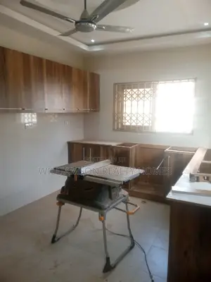 6bdrm House in Community 20 Estate, Spintex for rent