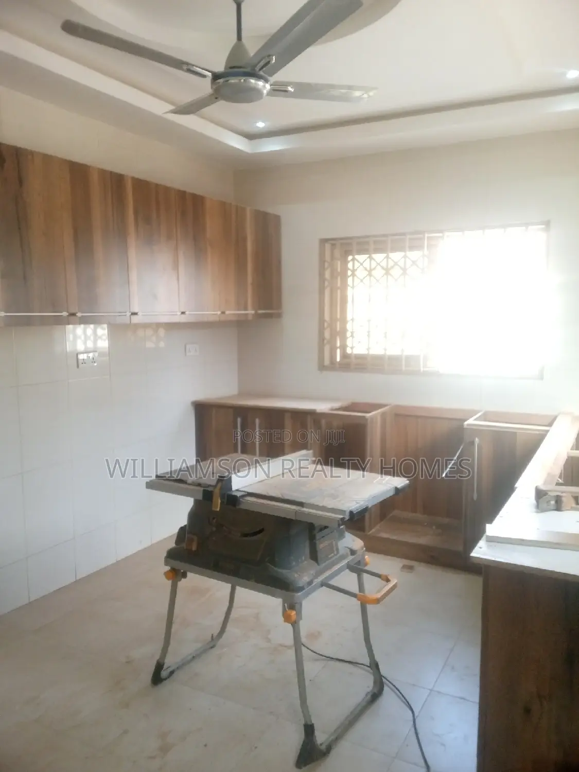6bdrm House in Community 20 Estate, Spintex for rent
