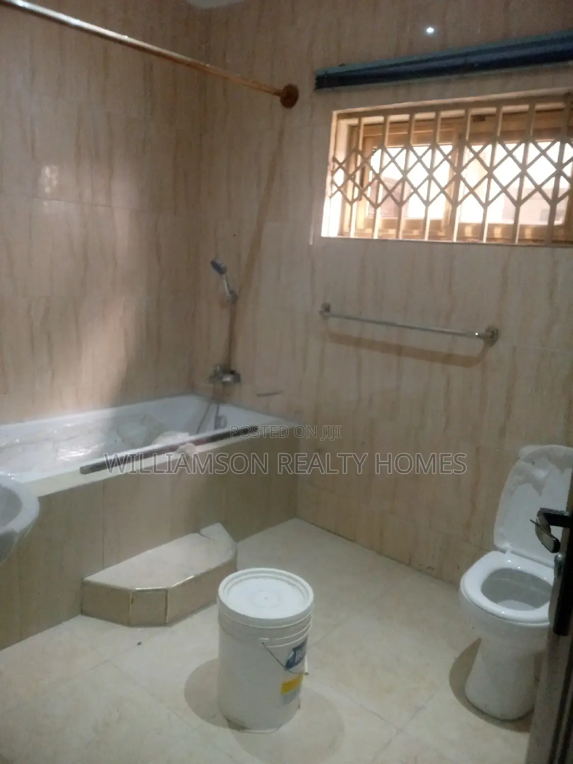 6bdrm House in Community 20 Estate, Spintex for rent