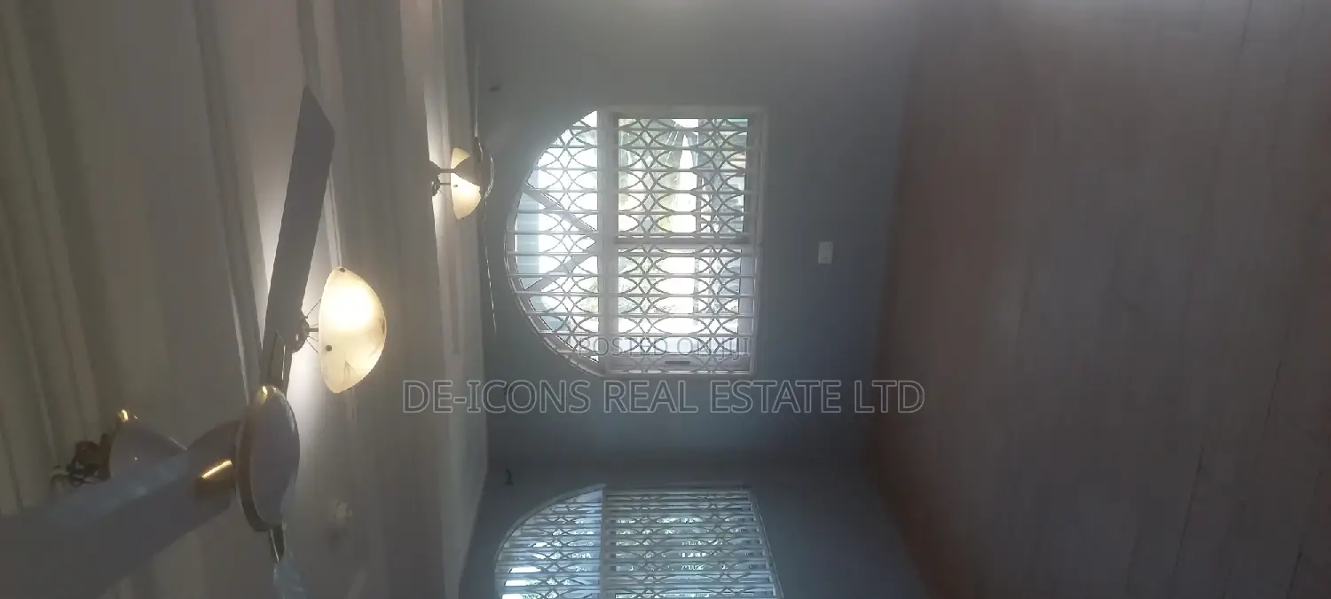2bdrm Duplex in De-Icons Real Estate, Awutu Senya East Municipal