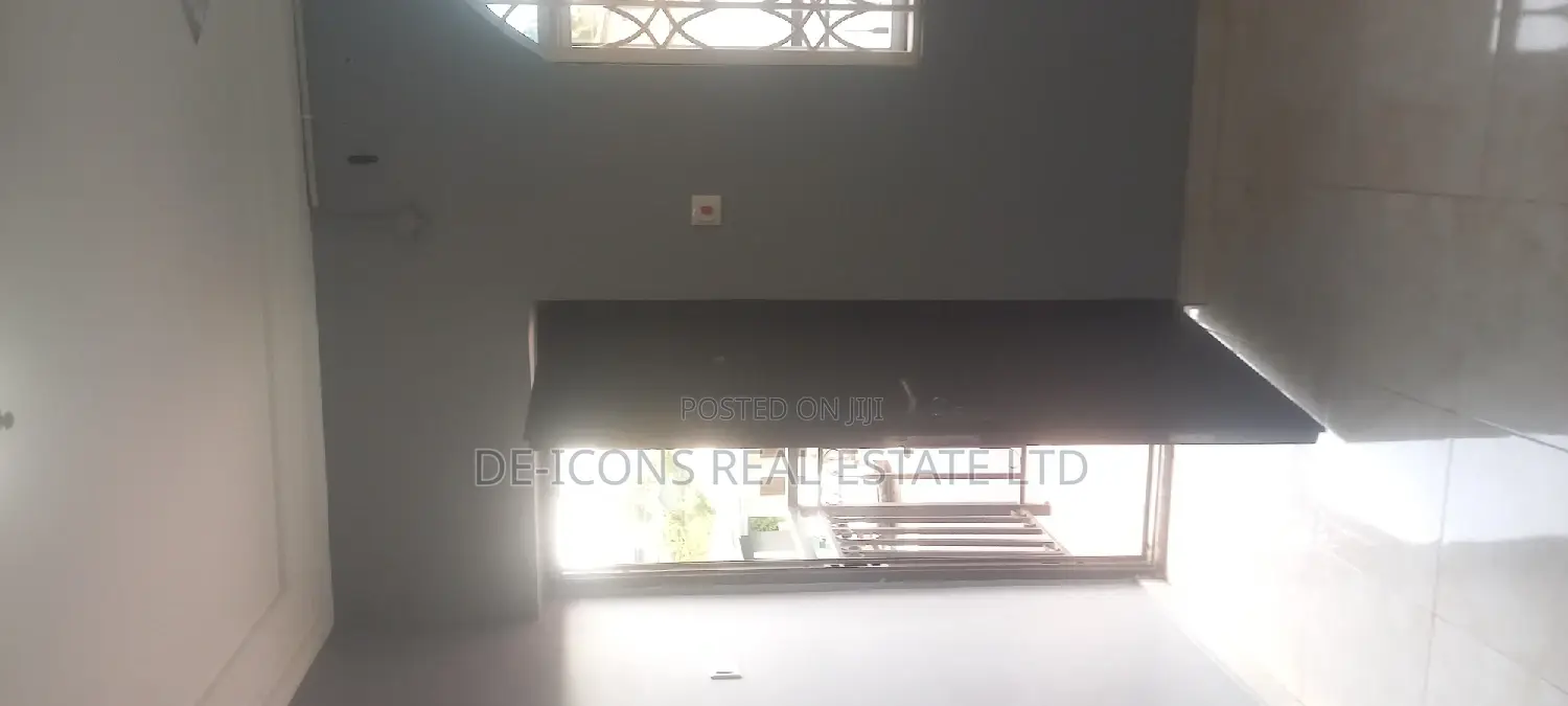 2bdrm Duplex in De-Icons Real Estate, Awutu Senya East Municipal