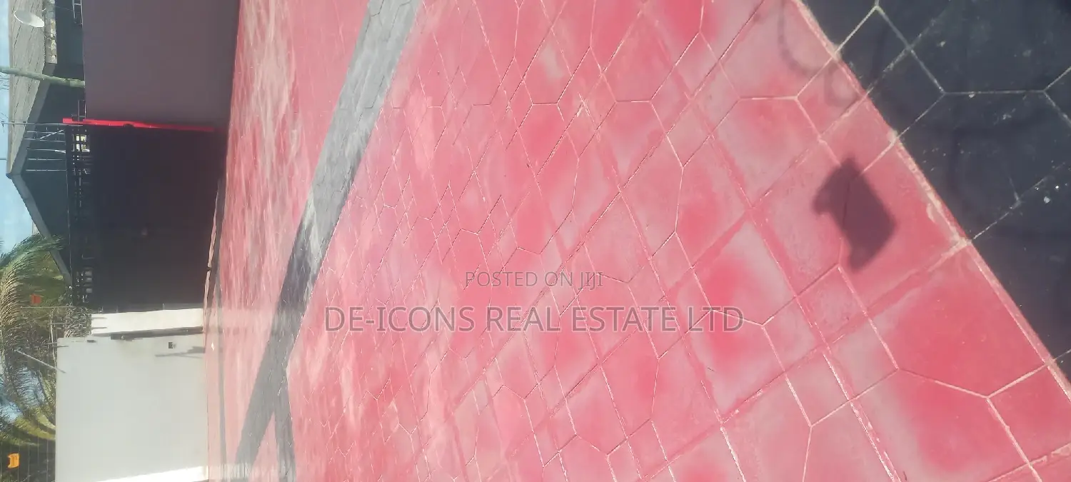 2bdrm Duplex in De-Icons Real Estate, Awutu Senya East Municipal
