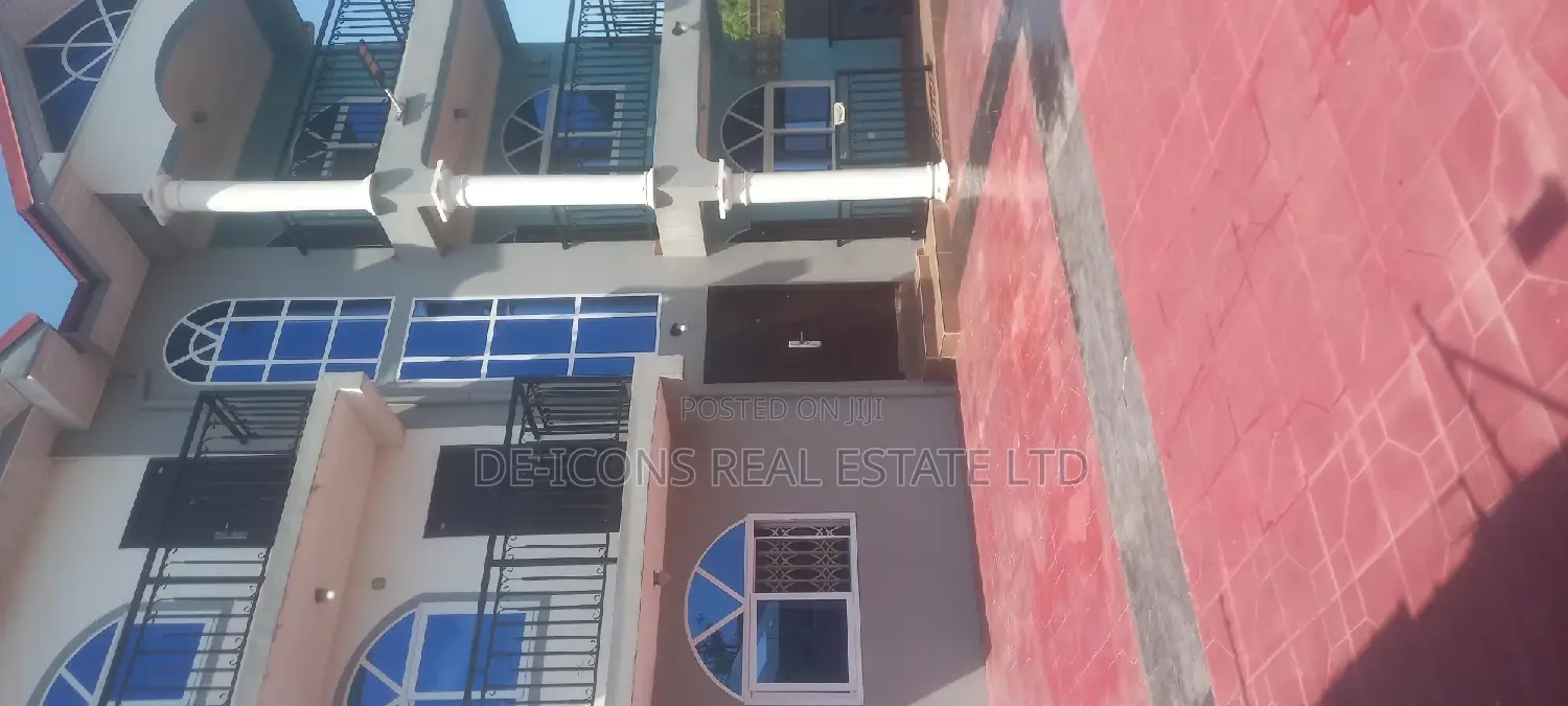2bdrm Duplex in De-Icons Real Estate, Awutu Senya East Municipal