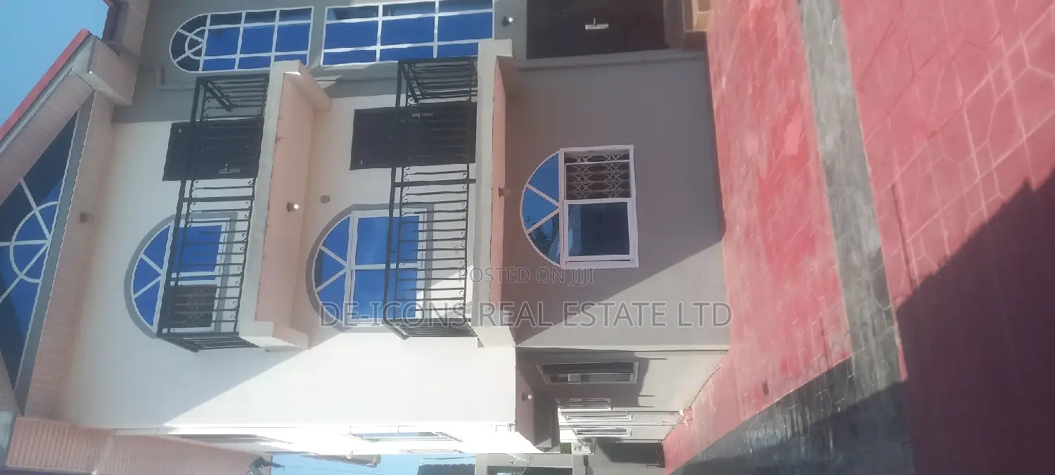 2bdrm Duplex in De-Icons Real Estate, Awutu Senya East Municipal