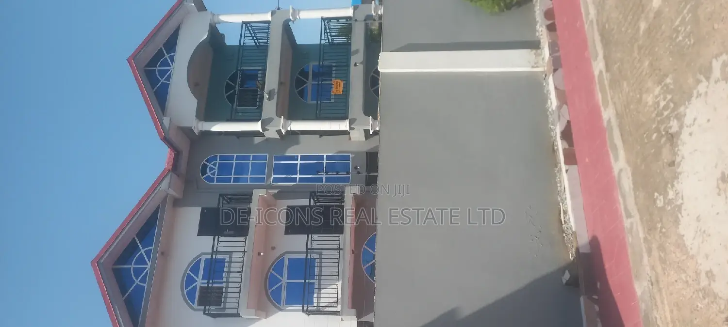 2bdrm Duplex in De-Icons Real Estate, Awutu Senya East Municipal