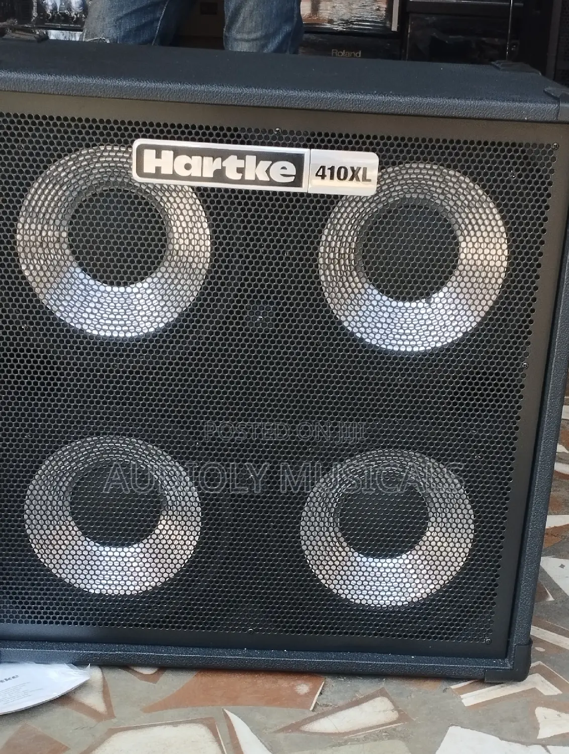 Hartke 410XL V2 4 X 10-Inch 400-Watt Bass Cabinet