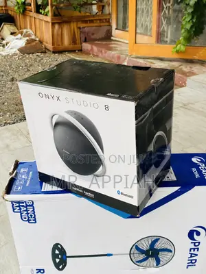 Affordable Onyx 7 Portable Wireless Speaker(Black).