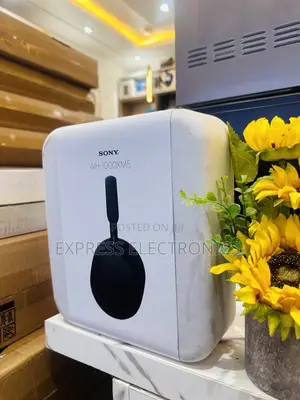 Sleek Black Headphones  Sony Wh-1000xm5