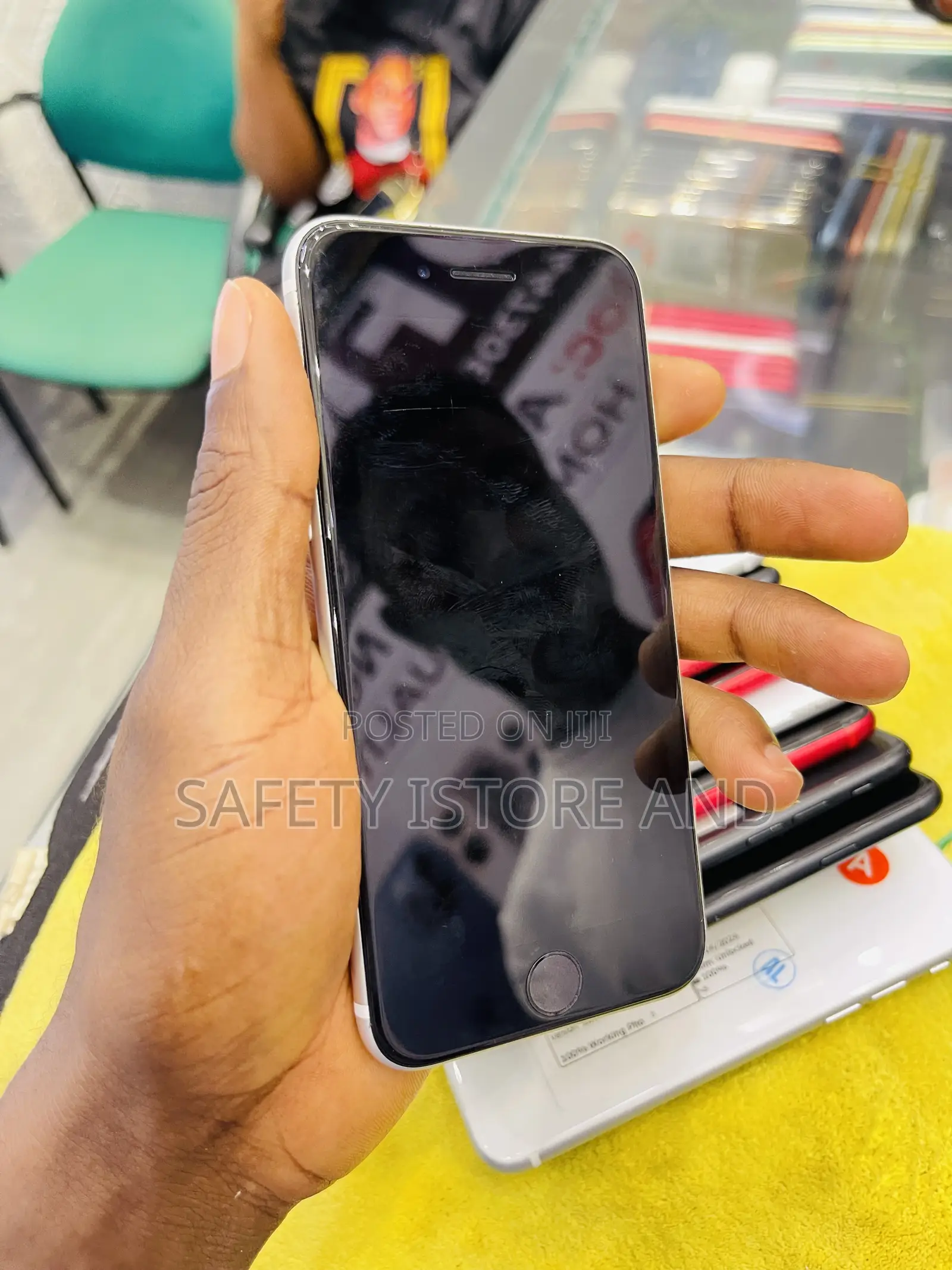 New Apple iPhone SE (2020) 128 GB White