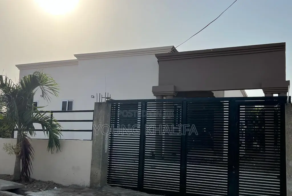 3bdrm House in Ahenfie Estate, Opeikuma for sale