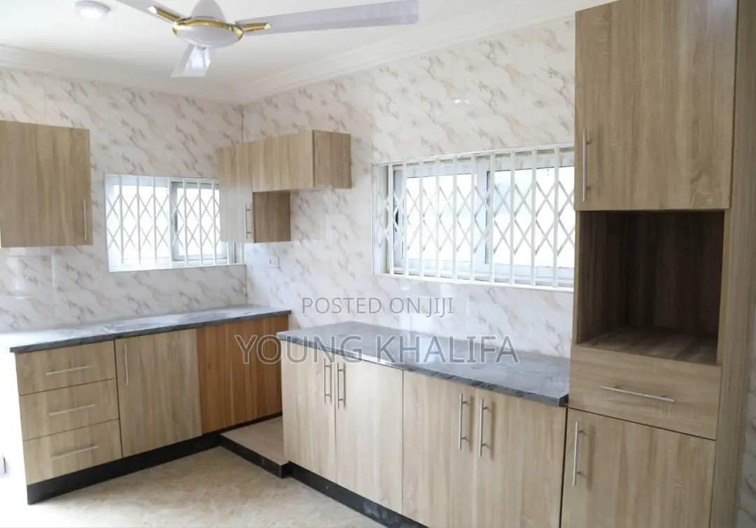 3bdrm House in Ahenfie Estate, Opeikuma for sale