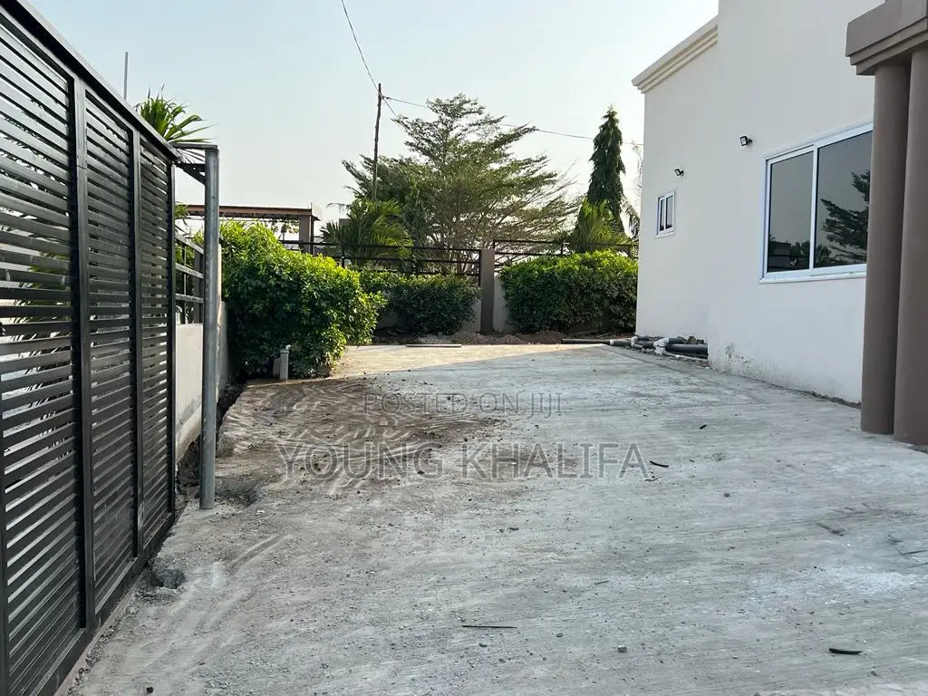 3bdrm House in Ahenfie Estate, Opeikuma for sale