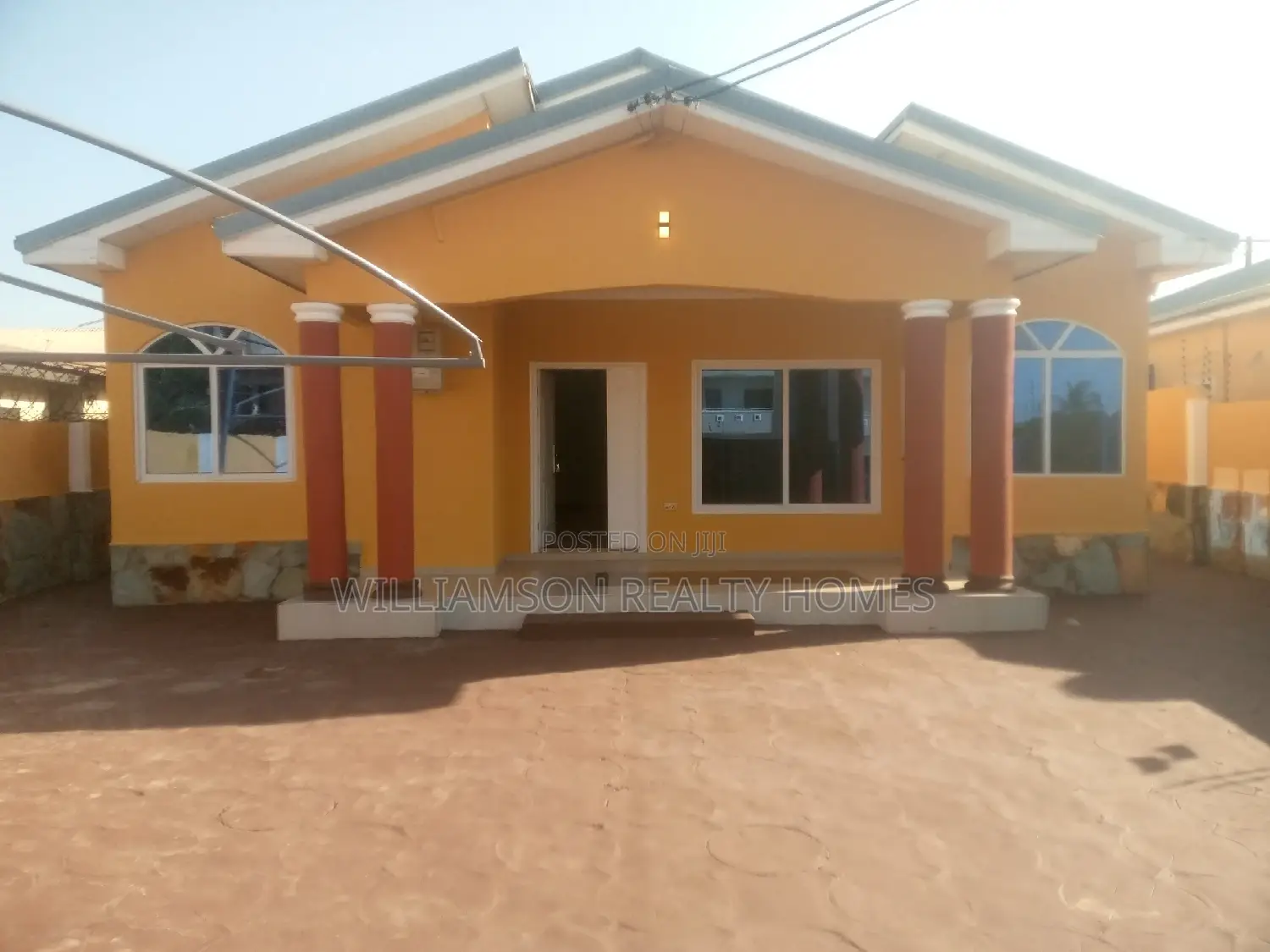 3bdrm House in Community 18 Area, Spintex for rent