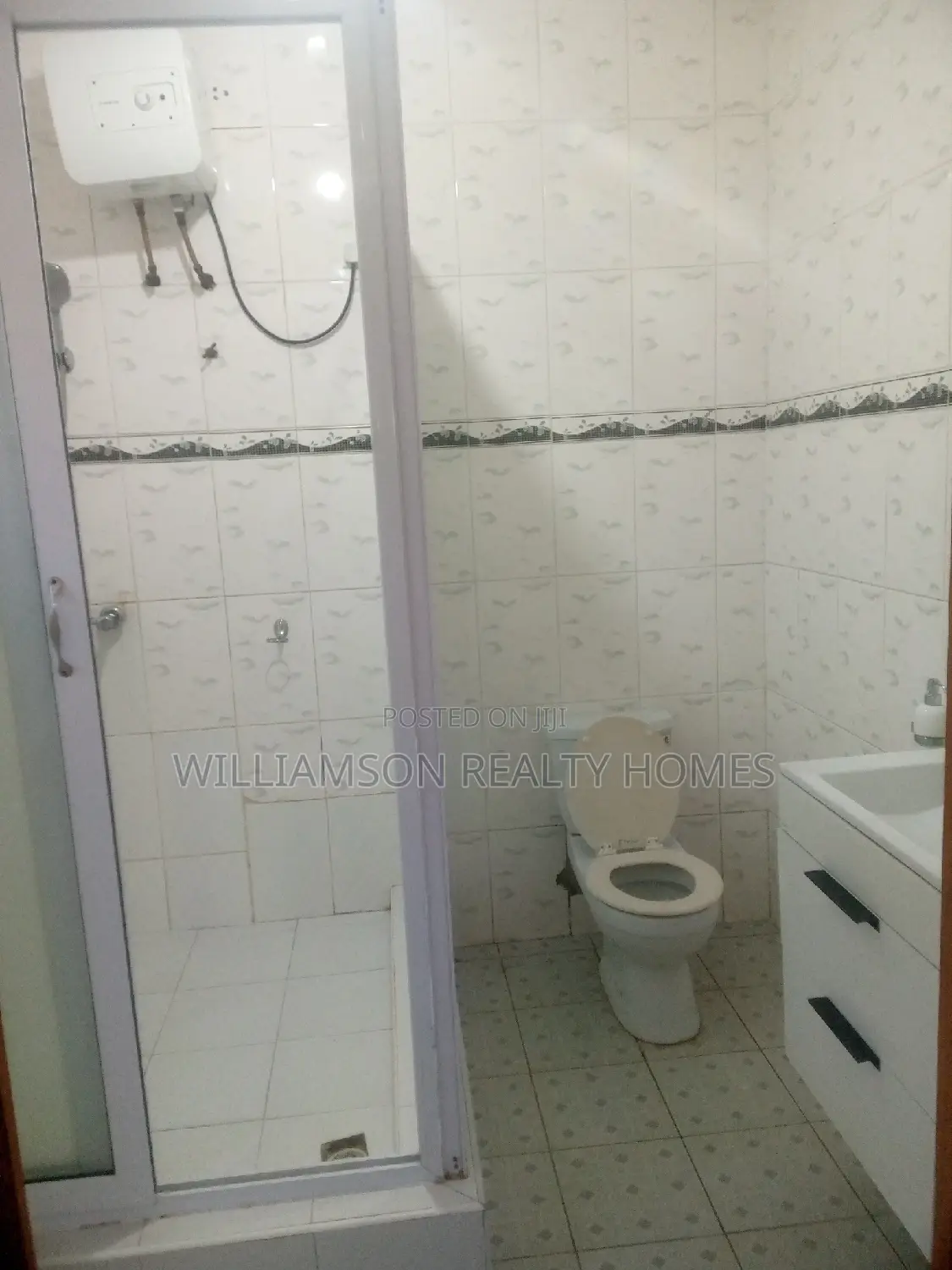 3bdrm House in Community 18 Area, Spintex for rent