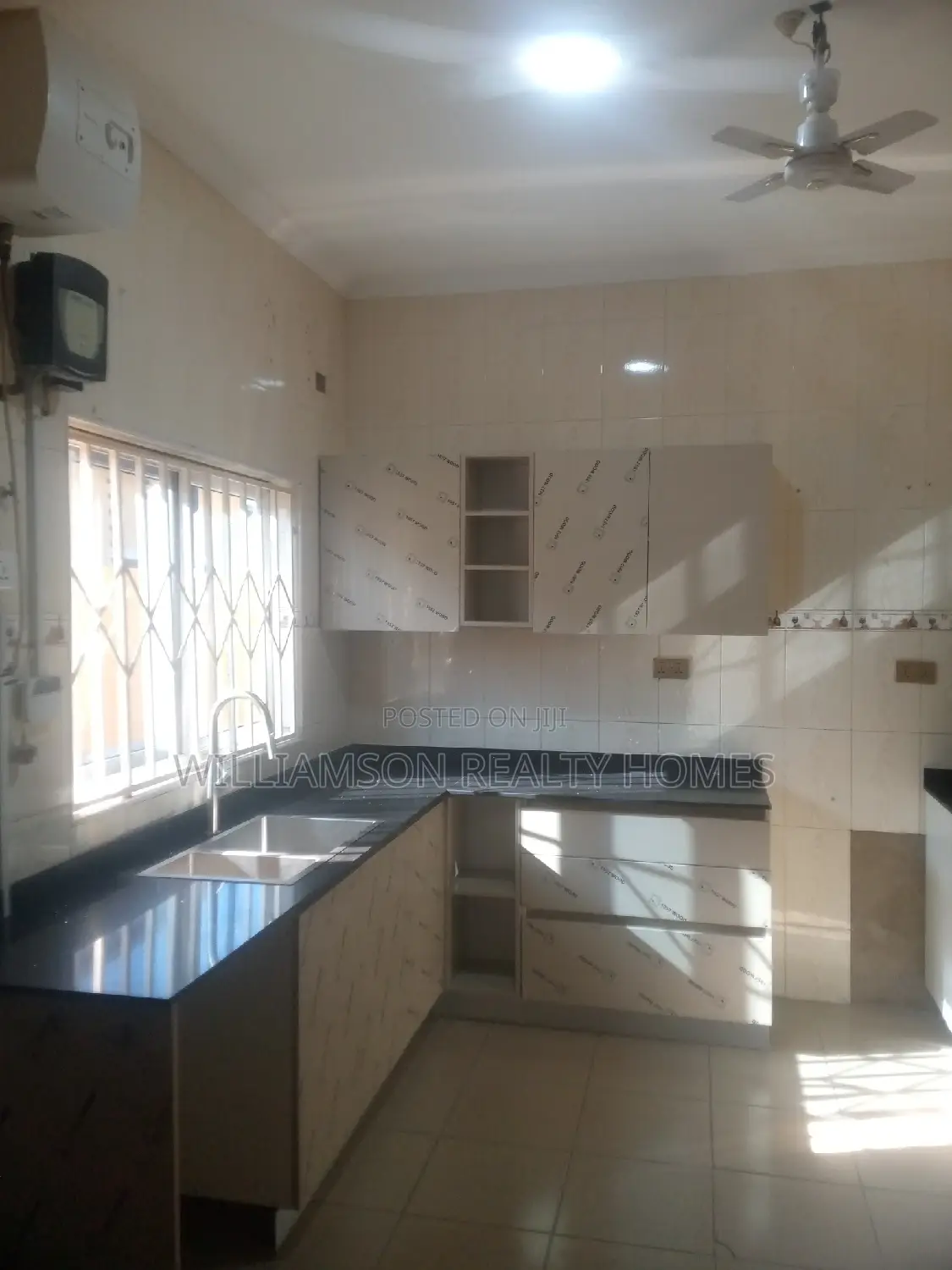 3bdrm House in Community 18 Area, Spintex for rent
