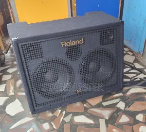 Roland Kc 880 Keyboard Combo