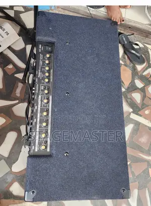 Roland Kc 880 Keyboard Combo