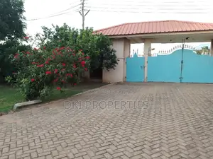 12bdrm House in Dki Properties, Tema Metropolitan for sale