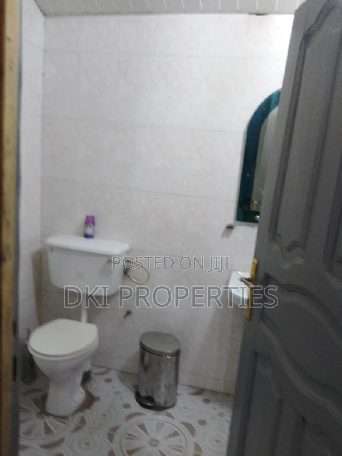12bdrm House in Dki Properties, Tema Metropolitan for sale