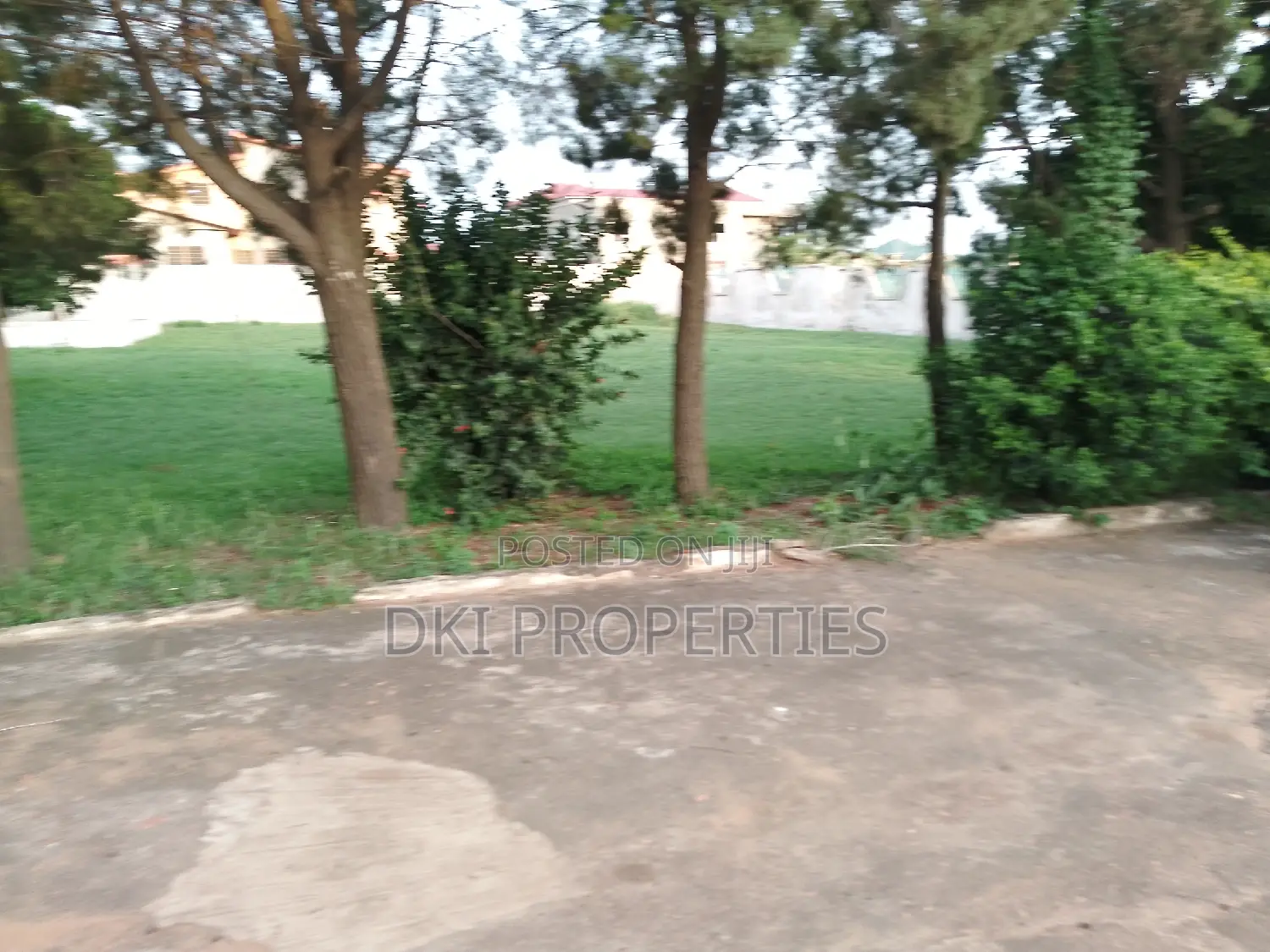 12bdrm House in Dki Properties, Tema Metropolitan for sale