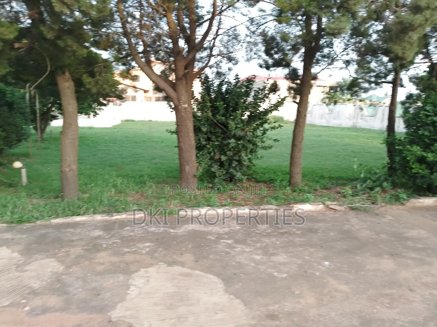 12bdrm House in Dki Properties, Tema Metropolitan for sale